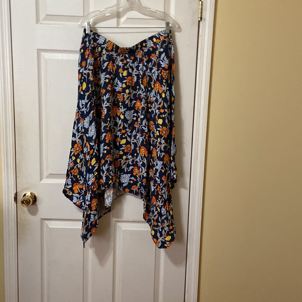 Floral Print Asymmetrical Hem Skirt